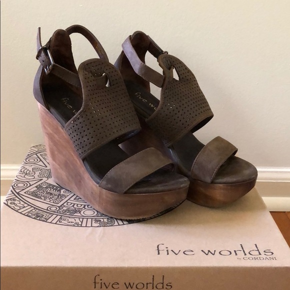 Five Worlds by Cordani Shoes - Five Worlds by Cordani Dorado Wedges size 7.5